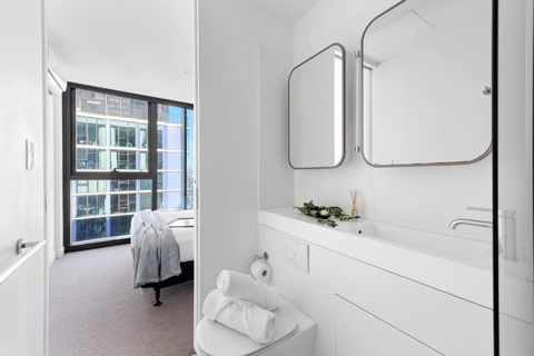 A Cozy & Comfy 2BR Apt Up In The Clouds Near CBD - Foster Accommodation 2