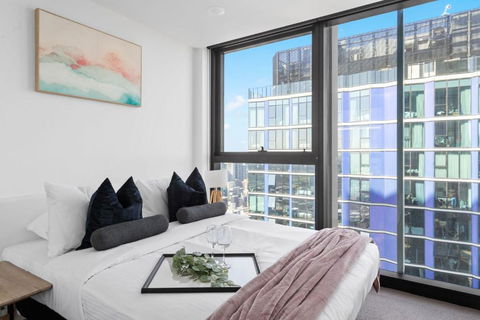 A Cozy & Comfy 2BR Apt Up In The Clouds Near CBD - Foster Accommodation 4
