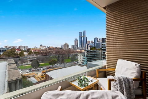 A Lux 2BR Apt Next To Melbourne Uni FREE Parking - Foster Accommodation 1