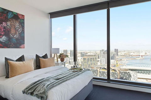 A Modern 2BR Apt With Harbour Views FREE Parking - Foster Accommodation 0
