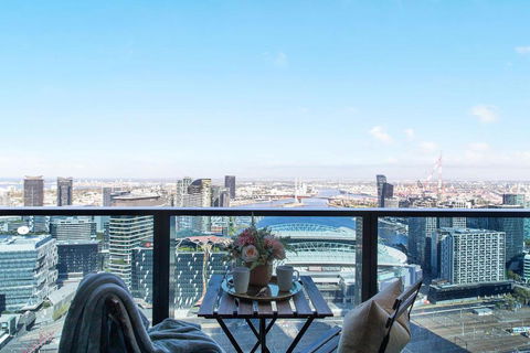 A Modern 2BR Apt With Harbour Views FREE Parking - Foster Accommodation 1
