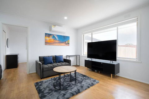A Private Hideaway With Large Backyard And CarParks - Foster Accommodation 1