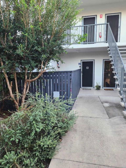 A Quiet Unit Overlooking A Reserve - Foster Accommodation 1