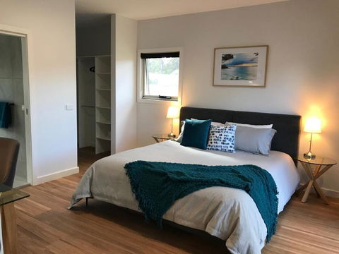 A Sanctuary At Denhams - Family & Pooch Friendly - Foster Accommodation 1