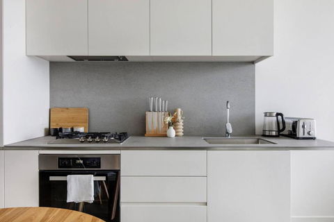 A Sky-high Metropolis Retreat Near The CBD - Foster Accommodation 3