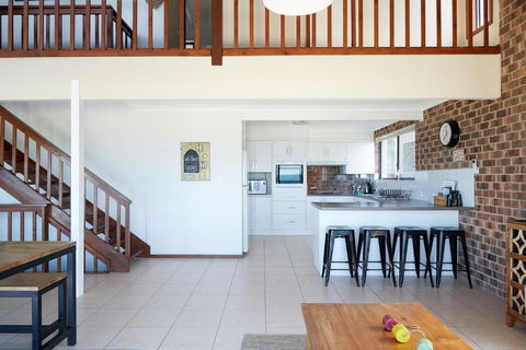 A Stones Throw At Mollymook Beach - Foster Accommodation 2