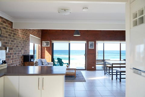 A Stones Throw At Mollymook Beach - Foster Accommodation 3