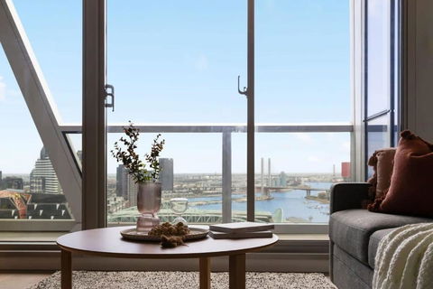 A Stylish 3BR Apt With Harbour Views FREE Parking - Foster Accommodation 0