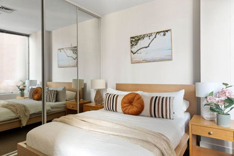 A Stylish & Central 2BR Apt Near Flinders Station - Foster Accommodation 0