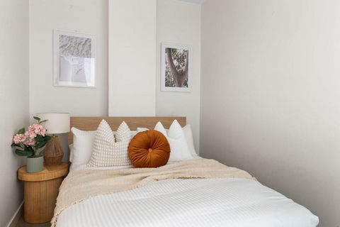 A Stylish & Central 2BR Apt Near Flinders Station - Foster Accommodation 3