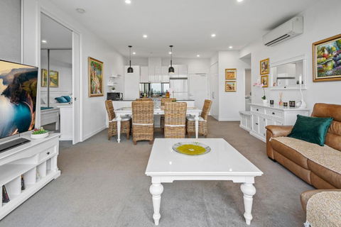 A Taste Of Paradise In Inner City Suburbia - Foster Accommodation 2