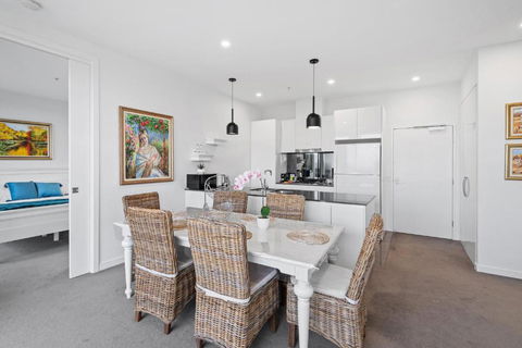 A Taste Of Paradise In Inner City Suburbia - Foster Accommodation 3