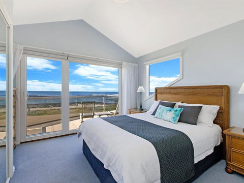 A Top Deck - Foster Accommodation 0