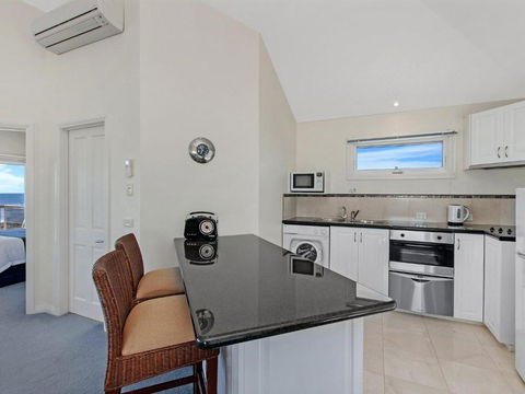 A Top Deck - Foster Accommodation 1