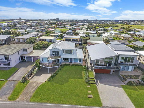 A Top Deck - Foster Accommodation 2