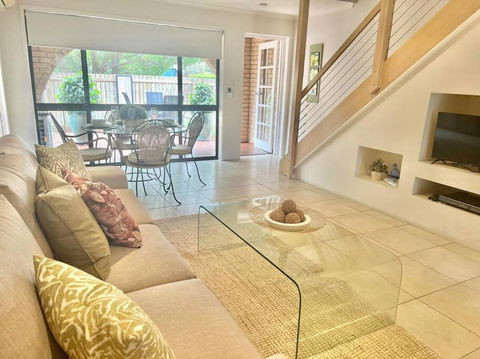 A Touch Of Lux In The Redlands! - Foster Accommodation 0