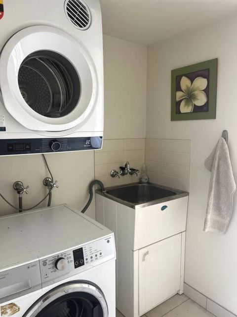 A Touch Of Lux In The Redlands! - Foster Accommodation 2