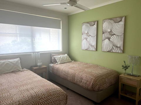 A Touch Of Lux In The Redlands! - Foster Accommodation 3
