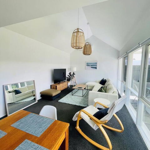 A Wave From It All - Foster Accommodation 0