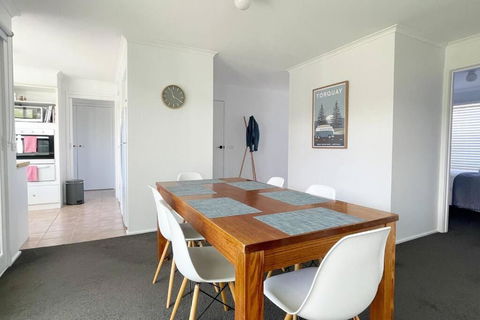 A Wave From It All - Foster Accommodation 4