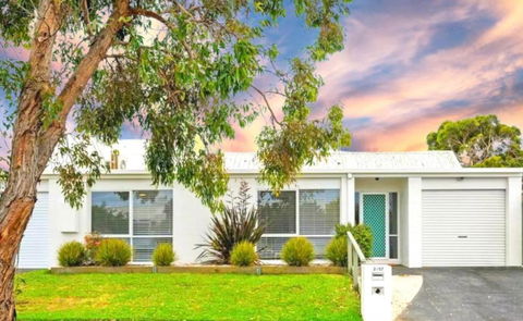 A Wave From It All - Foster Accommodation 1