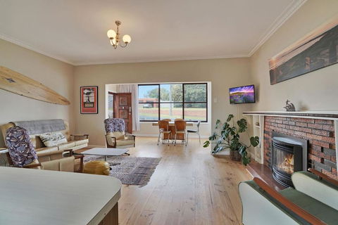 A Wave From It All - Foster Accommodation 2