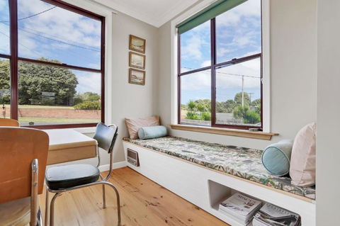 A Wave From It All - Foster Accommodation 4