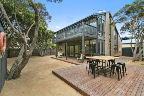 A1 Location By The Sea - Foster Accommodation 0