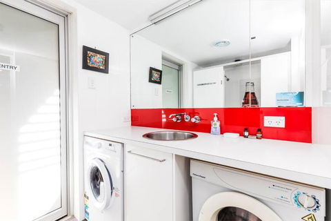 AAA Coke Shack - Foster Accommodation 1