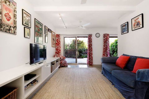 AAA Coke Shack - Foster Accommodation 4