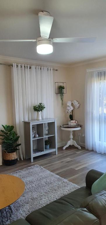 Abalone Guest Accommodation - Foster Accommodation 2