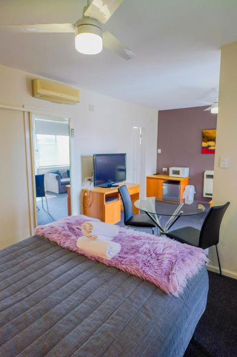 Abbotsleigh Motor Inn - Foster Accommodation 3
