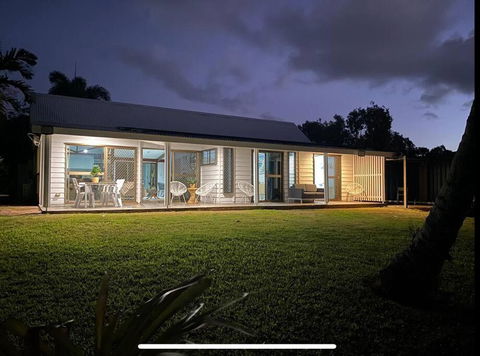 Absolute Beach Front - Foster Accommodation 1