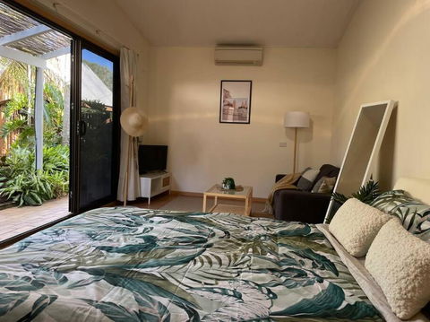 Absolute Beach Front - Foster Accommodation 3