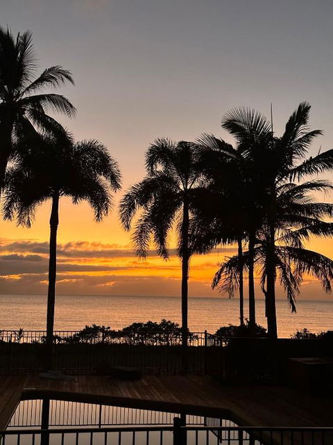 ABSOLUTE BEACHFRONT BLISS - NEWELL BEACH - 10 Metres To The Ocean - Foster Accommodation 3