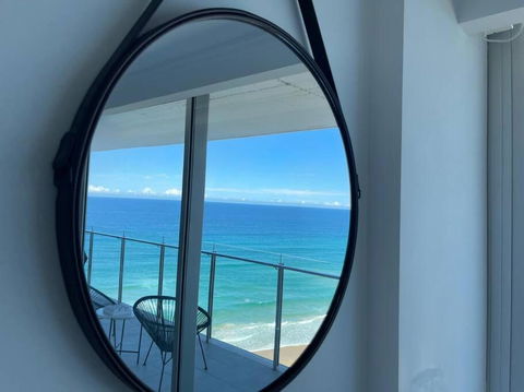 Absolute Beachfront Central Surfers Paradise - Foster Accommodation 3