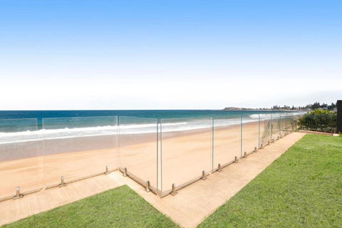 Absolute Beachfront Luxury In Narrabeen - Foster Accommodation 1
