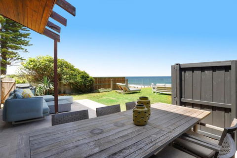 Absolute Beachfront Luxury In Narrabeen - Foster Accommodation 2