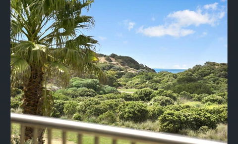Absolute Beachfront Retreat On The Esplanade - Foster Accommodation 2