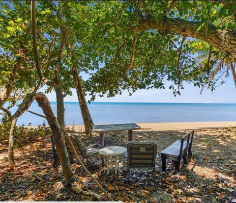 Absolute Beachfront WongaBelle- Pet Friendly - Foster Accommodation 1