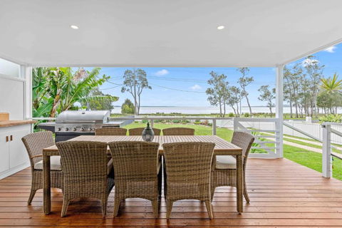 Absolute Foreshore Lakeside Cottage - Foster Accommodation 0