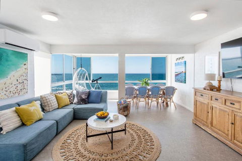 Absolute Oceanfront Yamba - Oceanstays - Foster Accommodation 2