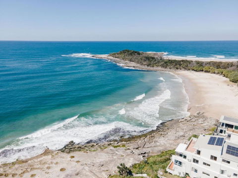 Absolute Oceanfront Yamba - Oceanstays - Foster Accommodation 1