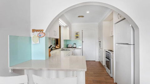 Absolute River Front House - Foster Accommodation 3