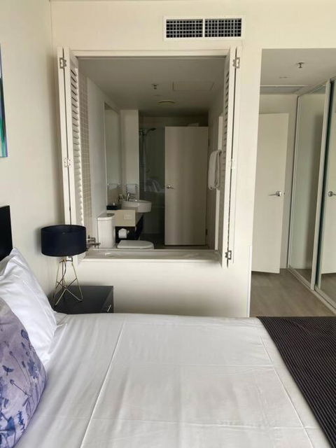 Absolute Waterfront Apartment - Foster Accommodation 3