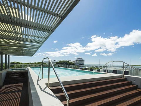 Absolute Waterfront Apartment - Foster Accommodation 4