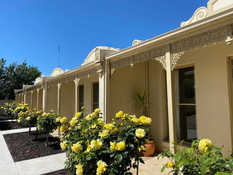 Acacia Terraces - Foster Accommodation 1