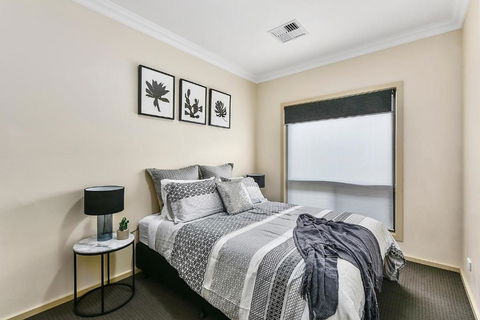 Accommodation On Lansell 1 Being Unit 1 Of 6 Lansell Street - Foster Accommodation 3