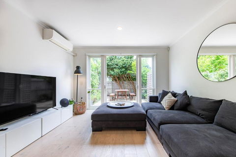 Ace Your Stay - Pool, Gym & Tennis In One Place! - Foster Accommodation 0
