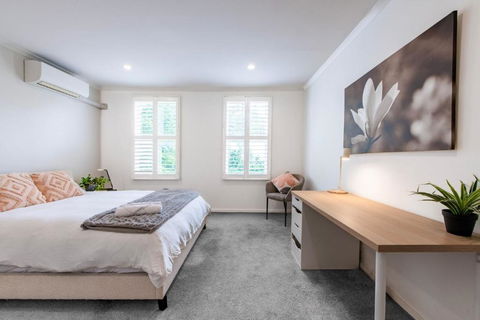 Ace Your Stay - Pool, Gym & Tennis In One Place! - Foster Accommodation 2